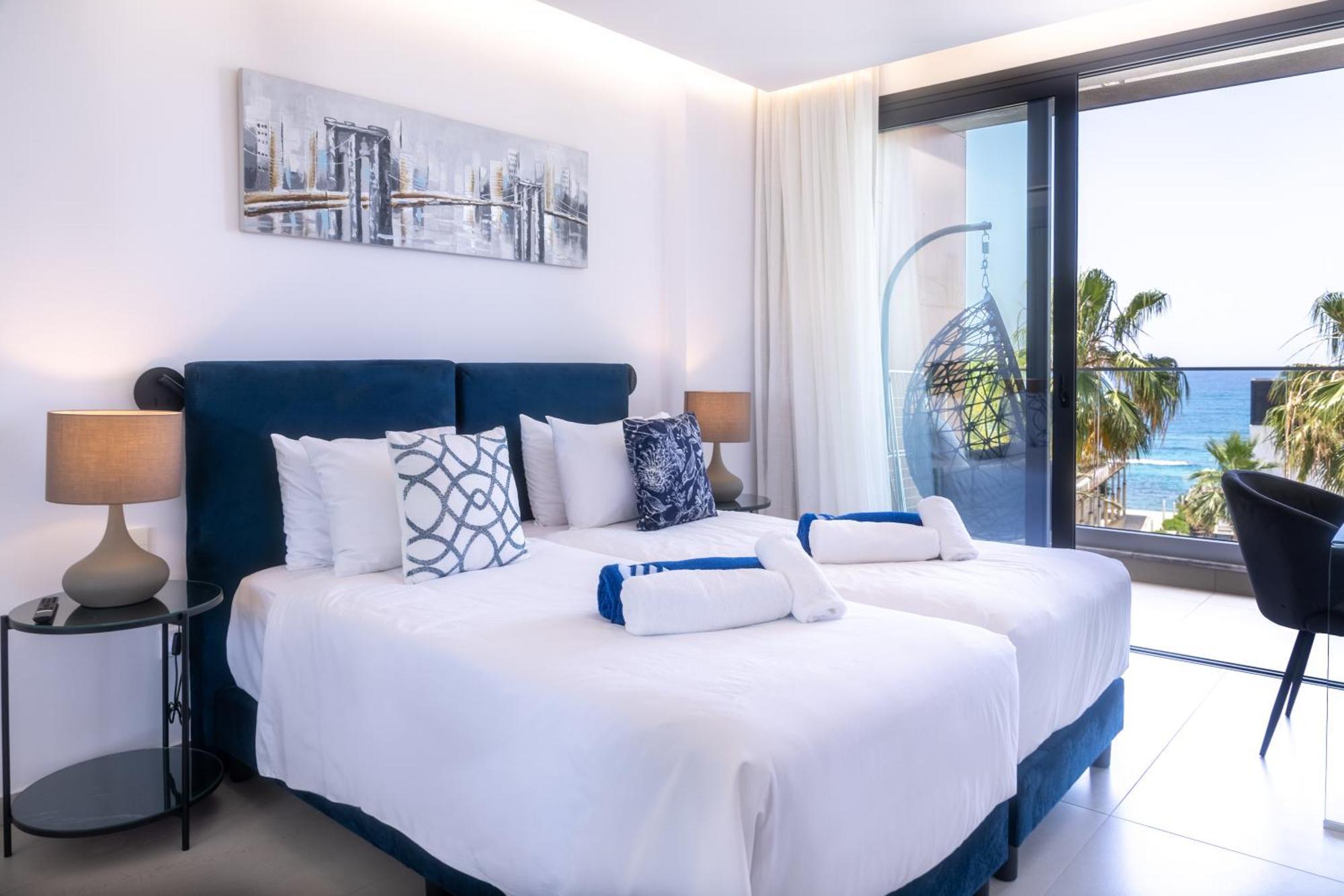 Waterside Sea View Apartments Пафос Экстерьер фото